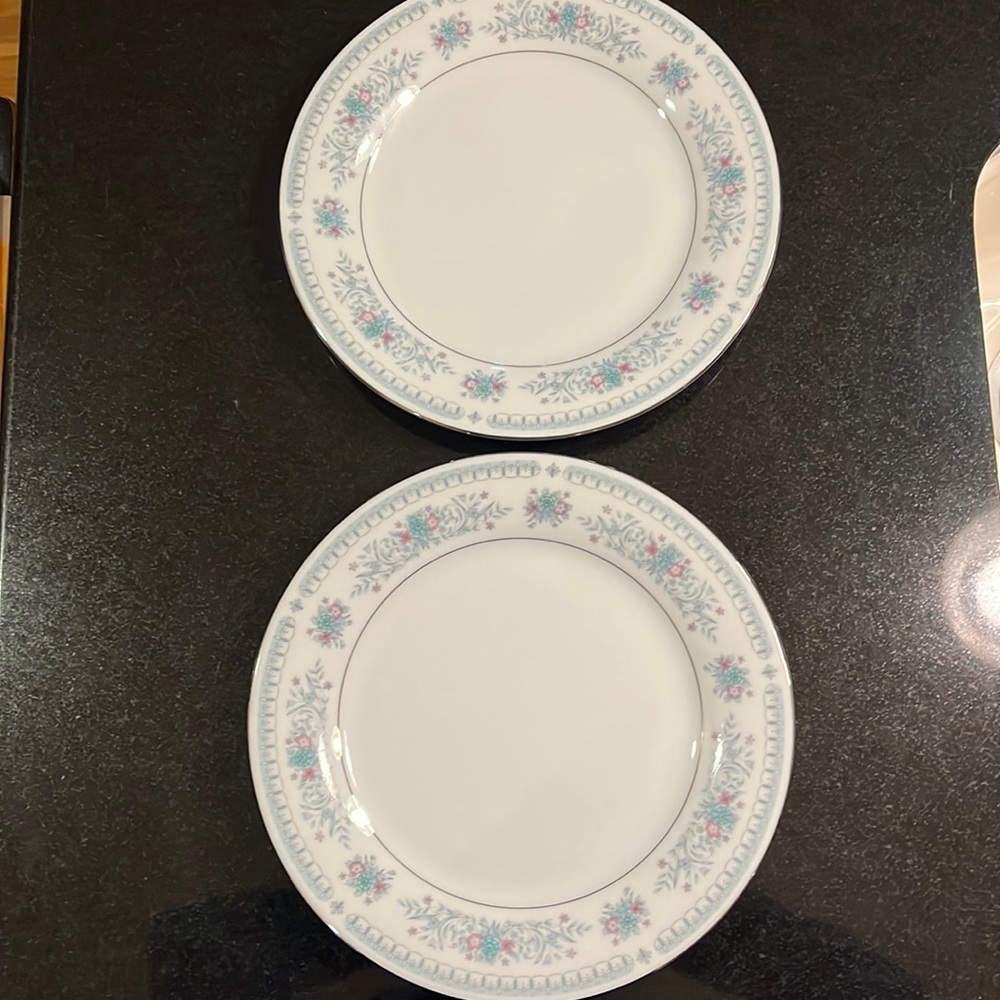 (2) Dinner Plate.  Pattern "Harmony" by CROWN MING.  Set of 2.